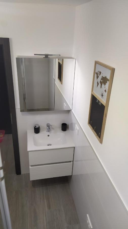 Apartments Dora 2 Бибинє Екстер'єр фото